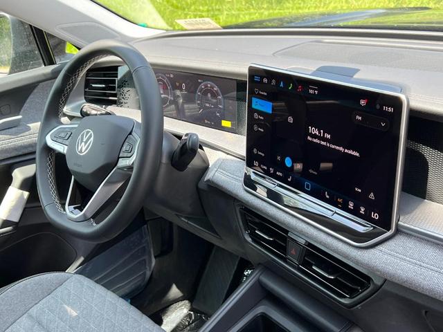 Photo of 2025 Deep Black Pearl Effect Volkswagen Tiguan