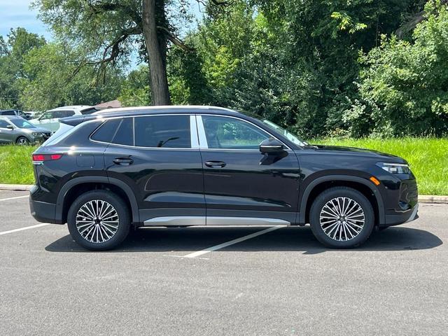 Photo of 2025 Deep Black Pearl Effect Volkswagen Tiguan