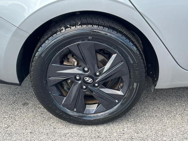 Photo of 2021 Shimmering Silver Pearl Hyundai ELANTRA