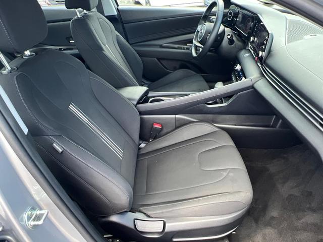 Photo of 2021 Shimmering Silver Pearl Hyundai ELANTRA