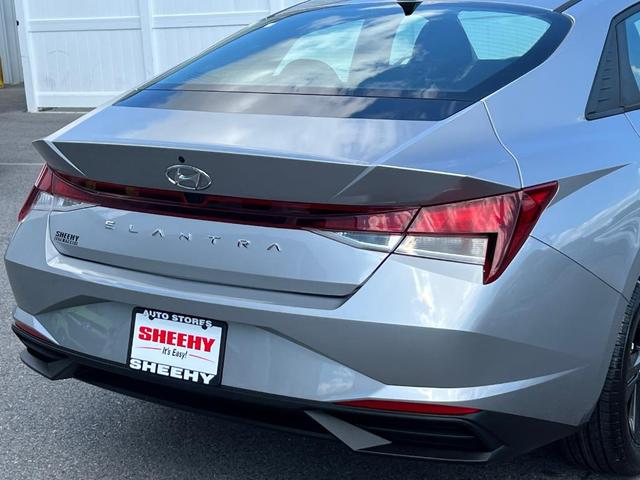 Photo of 2021 Shimmering Silver Pearl Hyundai ELANTRA