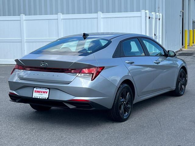 Photo of 2021 Shimmering Silver Pearl Hyundai ELANTRA