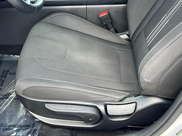 Photo of 2021 Shimmering Silver Pearl Hyundai ELANTRA