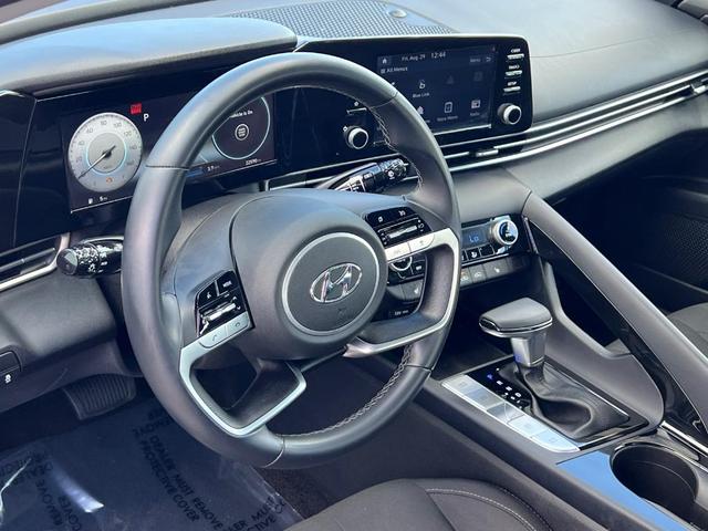 Photo of 2021 Shimmering Silver Pearl Hyundai ELANTRA