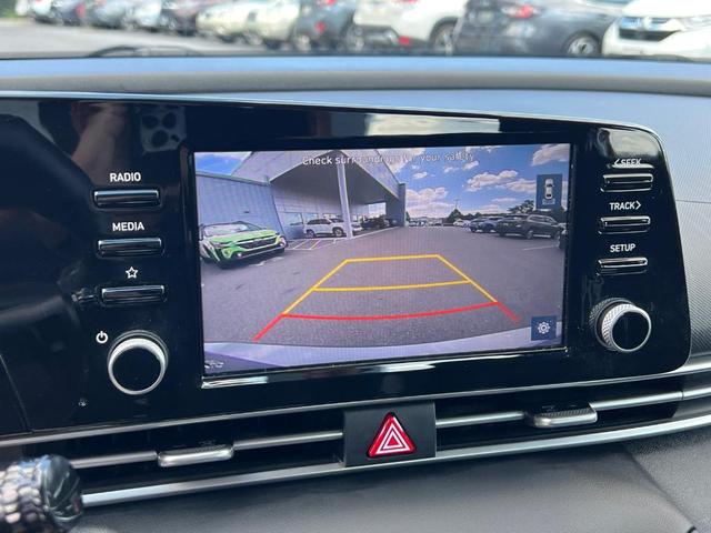 Photo of 2021 Shimmering Silver Pearl Hyundai ELANTRA