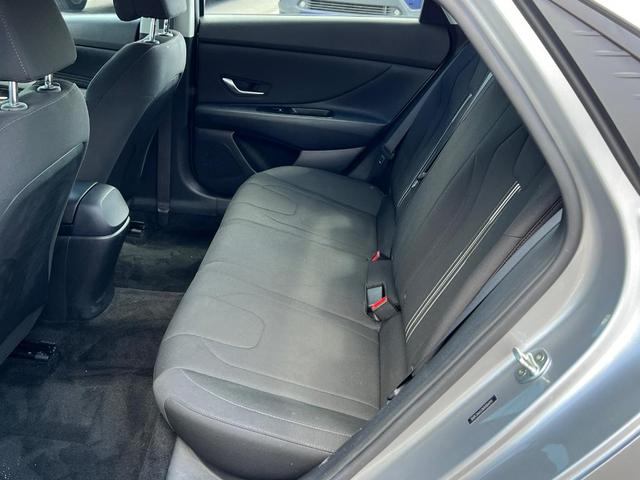 Photo of 2021 Shimmering Silver Pearl Hyundai ELANTRA