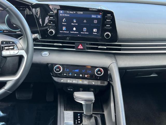 Photo of 2021 Shimmering Silver Pearl Hyundai ELANTRA