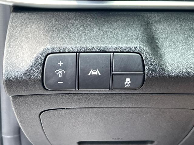 Photo of 2021 Shimmering Silver Pearl Hyundai ELANTRA