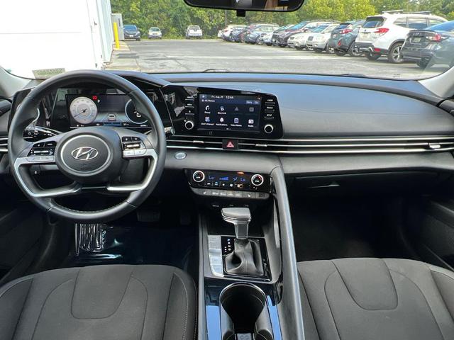 Photo of 2021 Shimmering Silver Pearl Hyundai ELANTRA