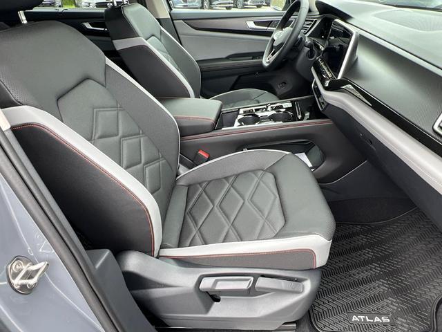 Photo of 2025 Pure Gray Volkswagen Atlas