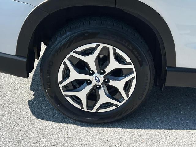 Photo of 2019 Ice Silver Metallic Subaru Forester