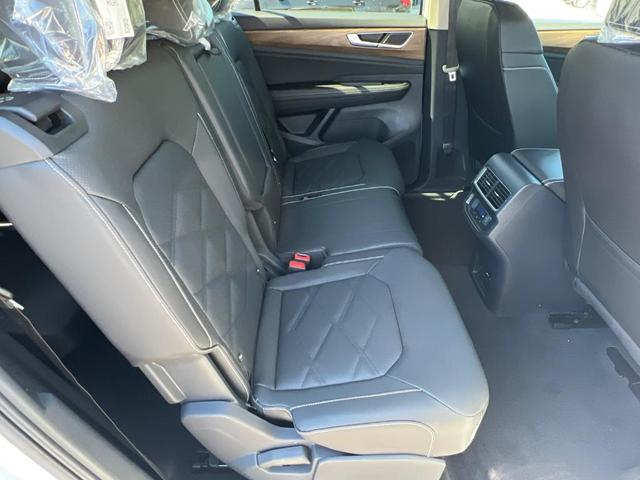 Photo of 2026 White Pearl Volkswagen Atlas