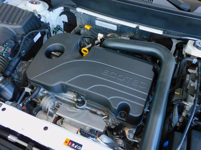 Photo of 2023 White Chevrolet Equinox