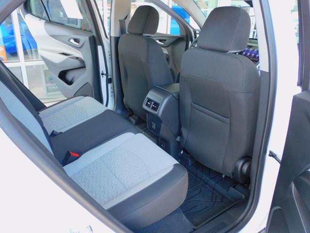 Photo of 2023 White Chevrolet Equinox