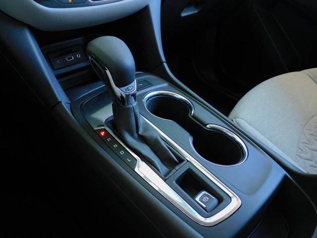 Photo of 2023 White Chevrolet Equinox