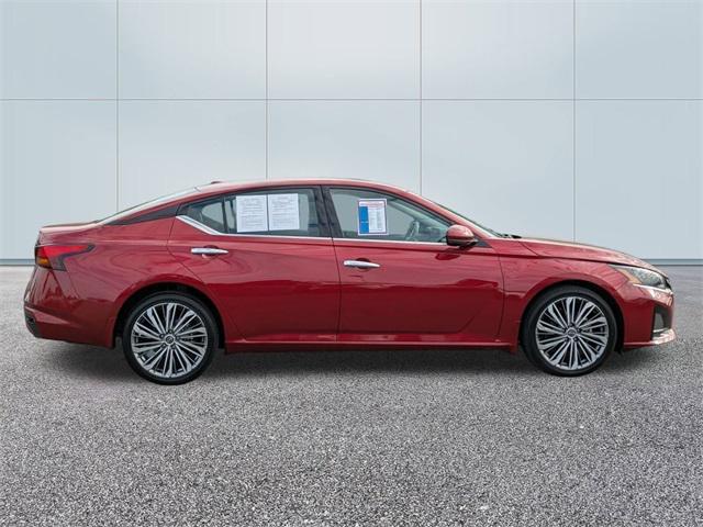 Photo of 2023 Scarlet Ember Tintcoat Nissan Altima