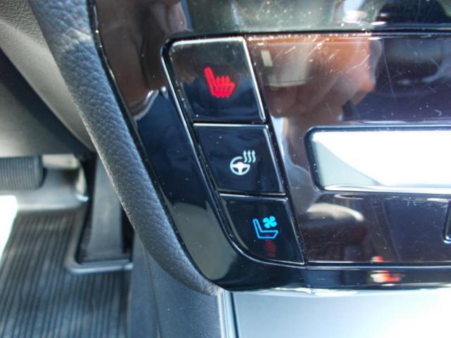 Photo of 2023 Rapid Red Metallic Tinted Clearcoat Ford Explorer