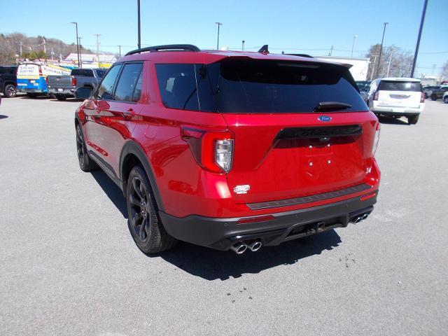 Photo of 2023 Rapid Red Metallic Tinted Clearcoat Ford Explorer