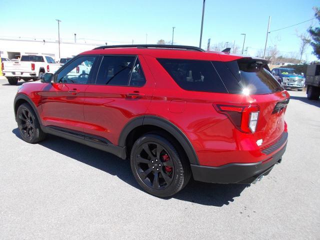 Photo of 2023 Rapid Red Metallic Tinted Clearcoat Ford Explorer