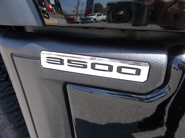 Photo of 2024 Onyx Black GMC Sierra 3500