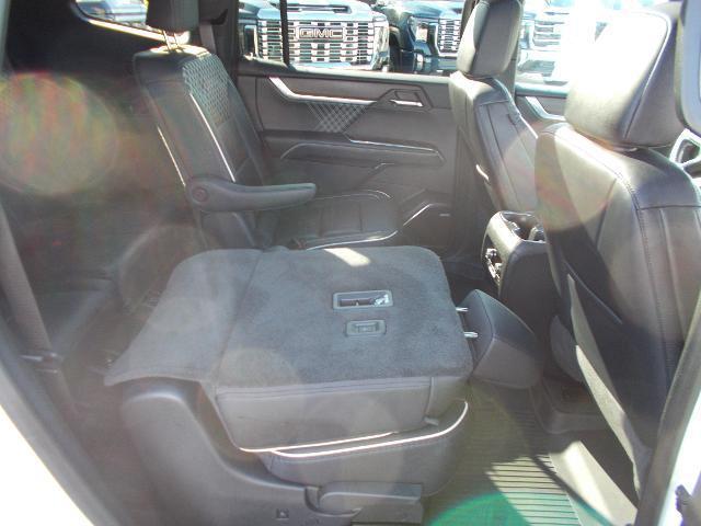 Photo of 2024 White Frost Tricoat GMC Acadia