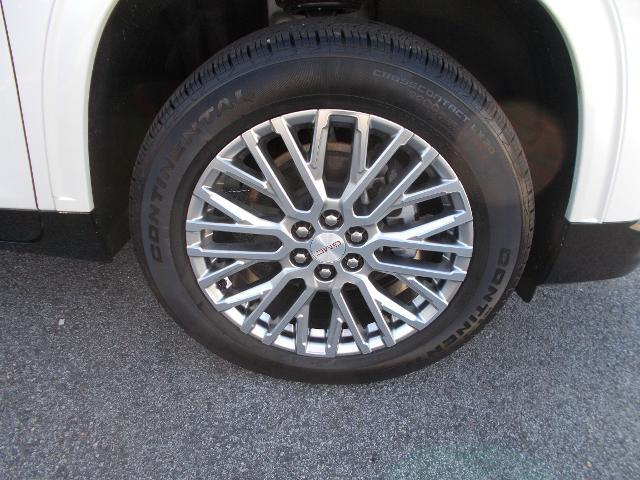 Photo of 2024 White Frost Tricoat GMC Acadia