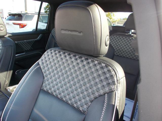 Photo of 2024 White Frost Tricoat GMC Acadia
