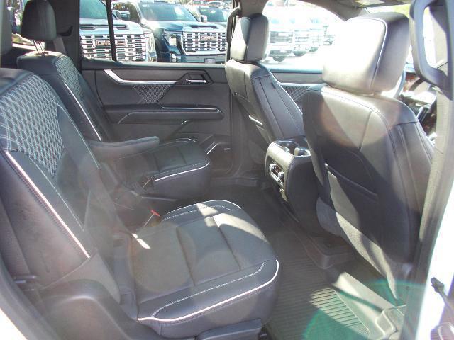 Photo of 2024 White Frost Tricoat GMC Acadia