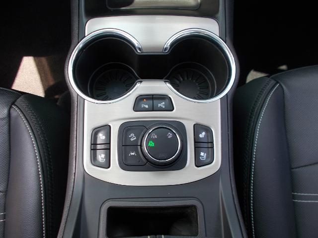 Photo of 2022 White Frost Tricoat GMC Terrain