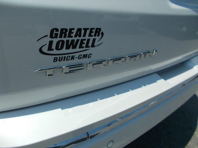 Photo of 2022 White Frost Tricoat GMC Terrain
