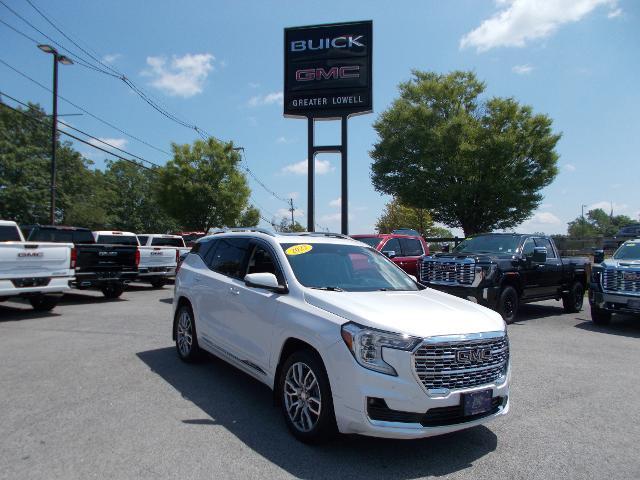 Photo of 2022 White Frost Tricoat GMC Terrain