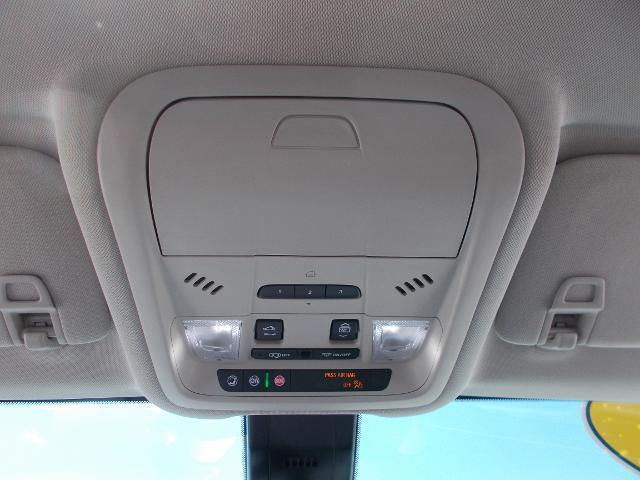 Photo of 2022 White Frost Tricoat GMC Terrain