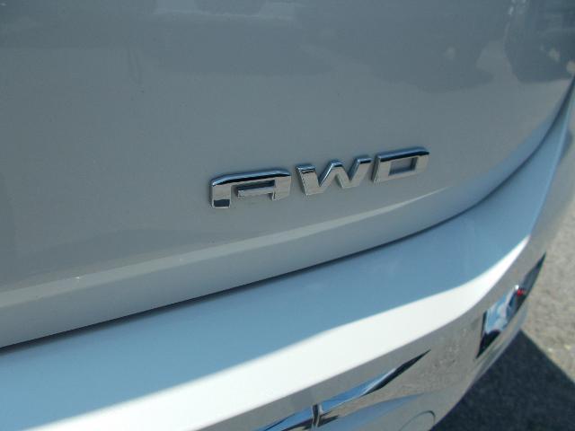 Photo of 2022 White Frost Tricoat GMC Terrain
