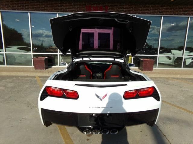 Photo of 2018 Arctic White Chevrolet Corvette