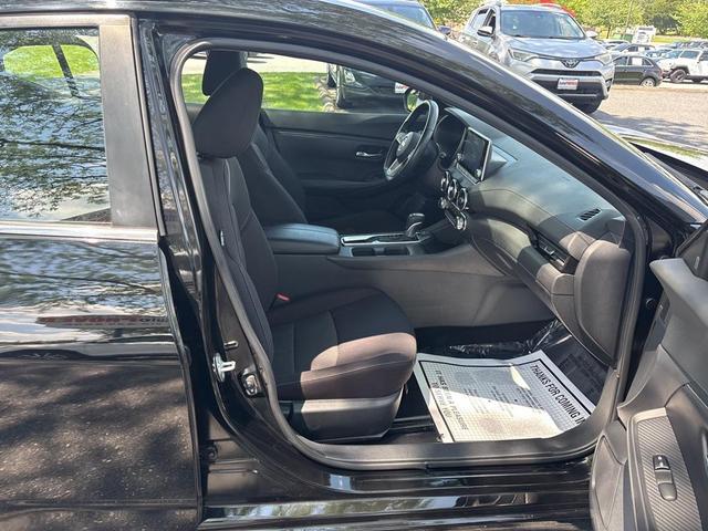 Photo of 2022 Super Black Nissan Sentra