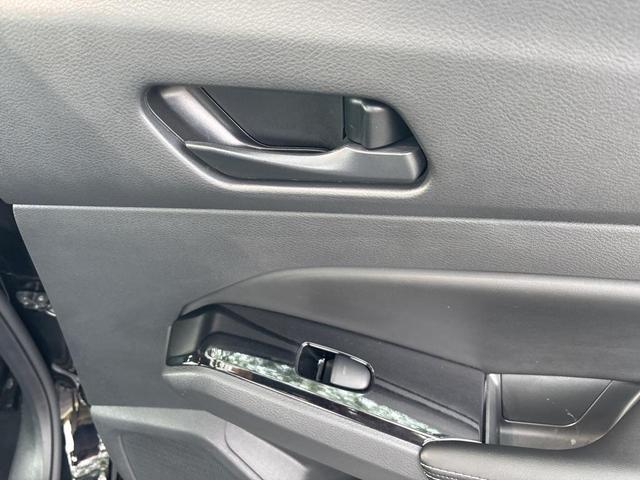 Photo of 2023 Super Black Clearcoat Nissan Altima