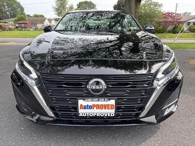 Photo of 2023 Super Black Clearcoat Nissan Altima