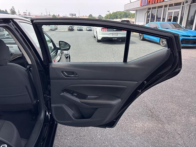 Photo of 2023 Super Black Clearcoat Nissan Altima