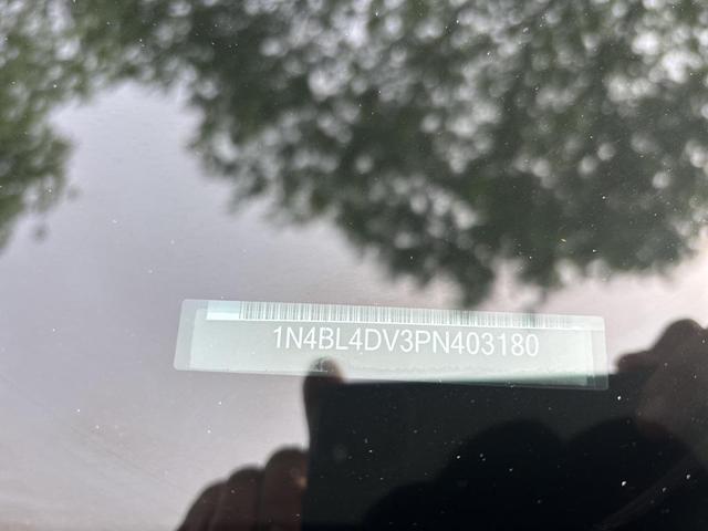 Photo of 2023 Super Black Clearcoat Nissan Altima