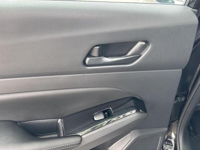 Photo of 2023 Super Black Clearcoat Nissan Altima