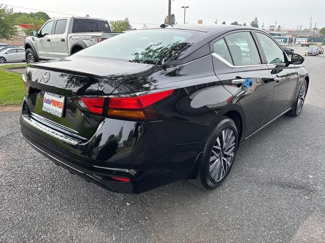 Photo of 2023 Super Black Clearcoat Nissan Altima