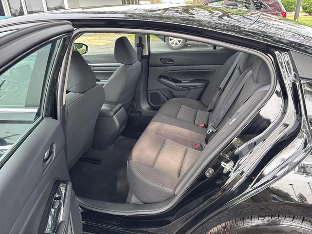 Photo of 2023 Super Black Clearcoat Nissan Altima