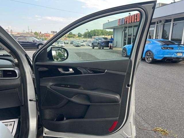 Photo of 2020 Sparkling Silver Kia Sorento