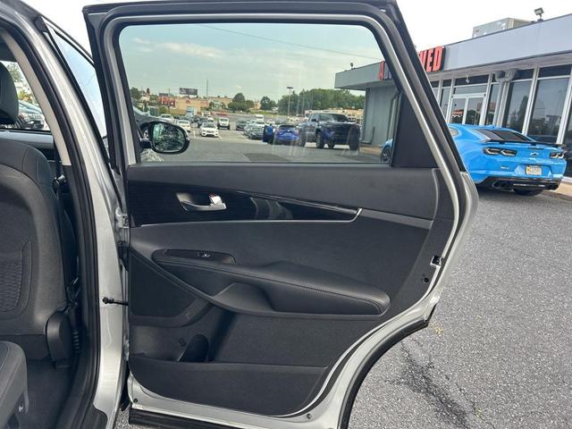 Photo of 2020 Sparkling Silver Kia Sorento