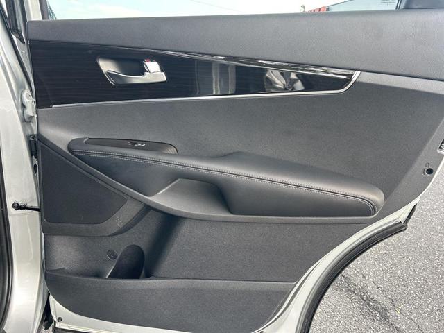 Photo of 2020 Sparkling Silver Kia Sorento