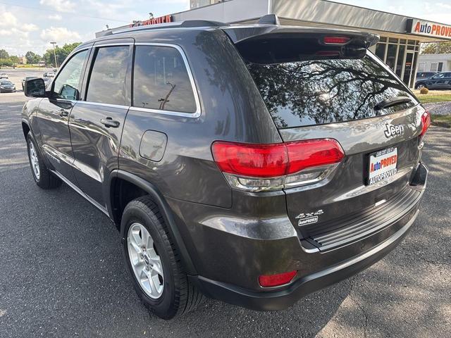 Photo of 2017 Granite Crystal Metallic Clearcoat Jeep Grand Cherokee