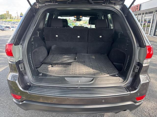 Photo of 2017 Granite Crystal Metallic Clearcoat Jeep Grand Cherokee