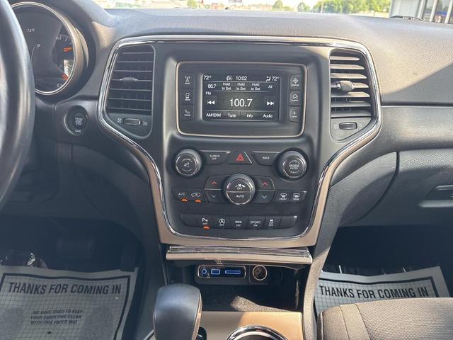 Photo of 2017 Granite Crystal Metallic Clearcoat Jeep Grand Cherokee