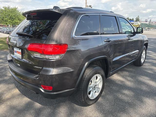 Photo of 2017 Granite Crystal Metallic Clearcoat Jeep Grand Cherokee