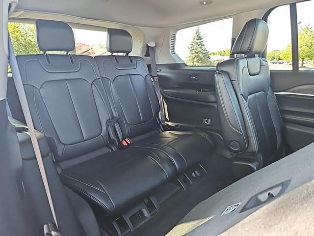Photo of 2021 Silver Zynith Jeep Grand Cherokee L